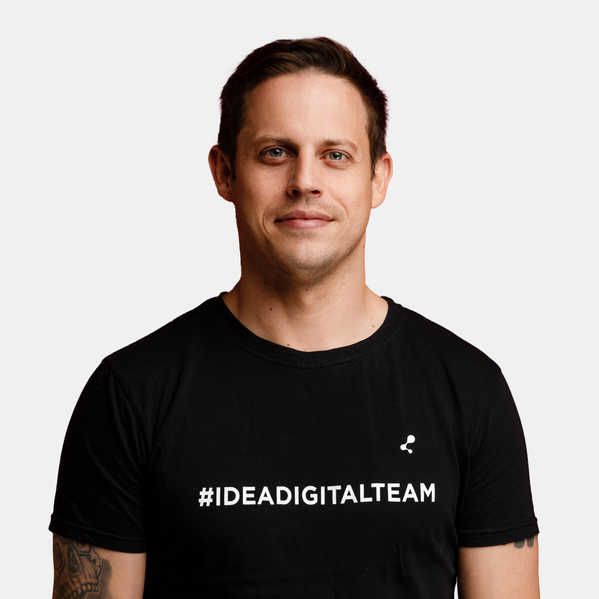https://ideadigitalagency.net/themes/idea/assets/img/ceo/one.jpg
